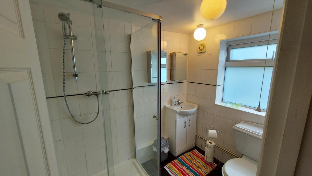 Gillings Villa -Perfect For Long & Short Stays Gillingham  Buitenkant foto