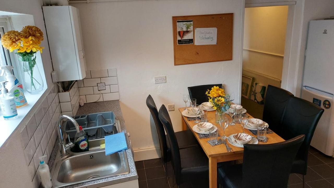 Gillings Villa -Perfect For Long & Short Stays Gillingham  Buitenkant foto