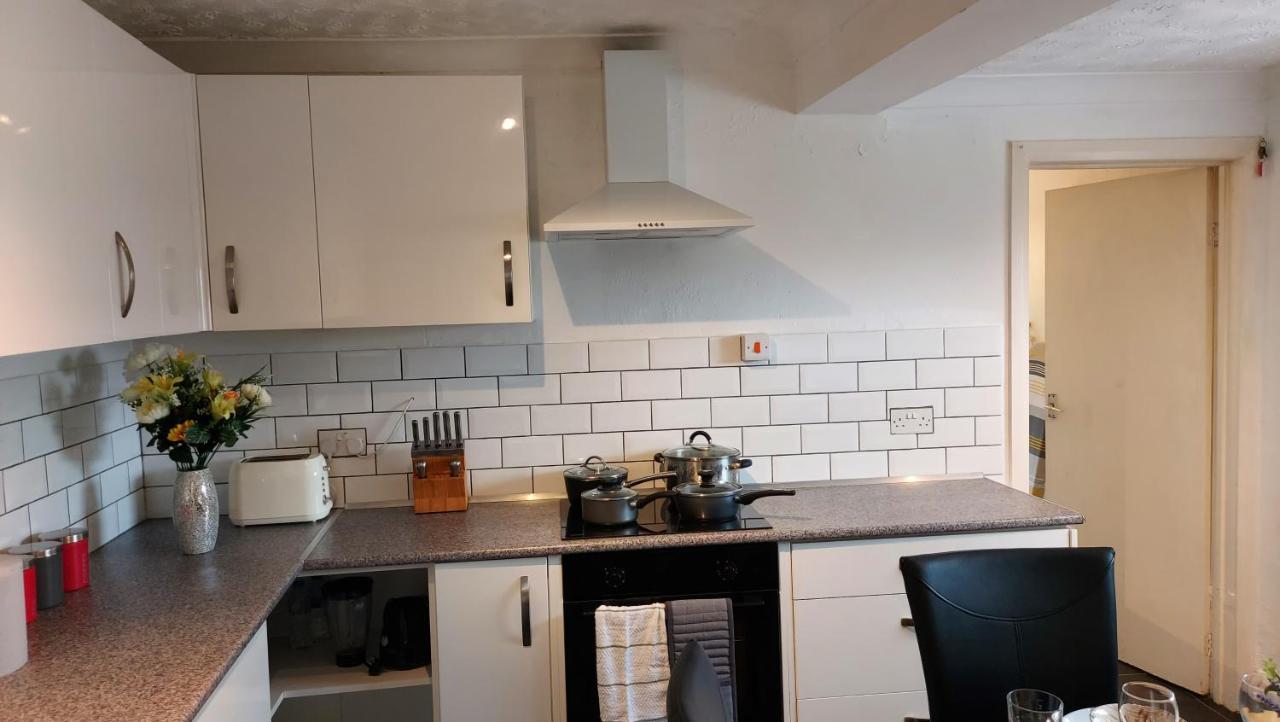 Gillings Villa -Perfect For Long & Short Stays Gillingham  Buitenkant foto