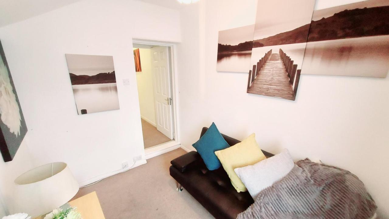 Gillings Villa -Perfect For Long & Short Stays Gillingham  Buitenkant foto