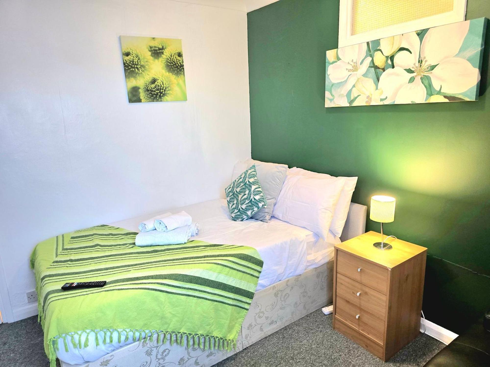 Gillings Villa -Perfect For Long & Short Stays Gillingham  Buitenkant foto