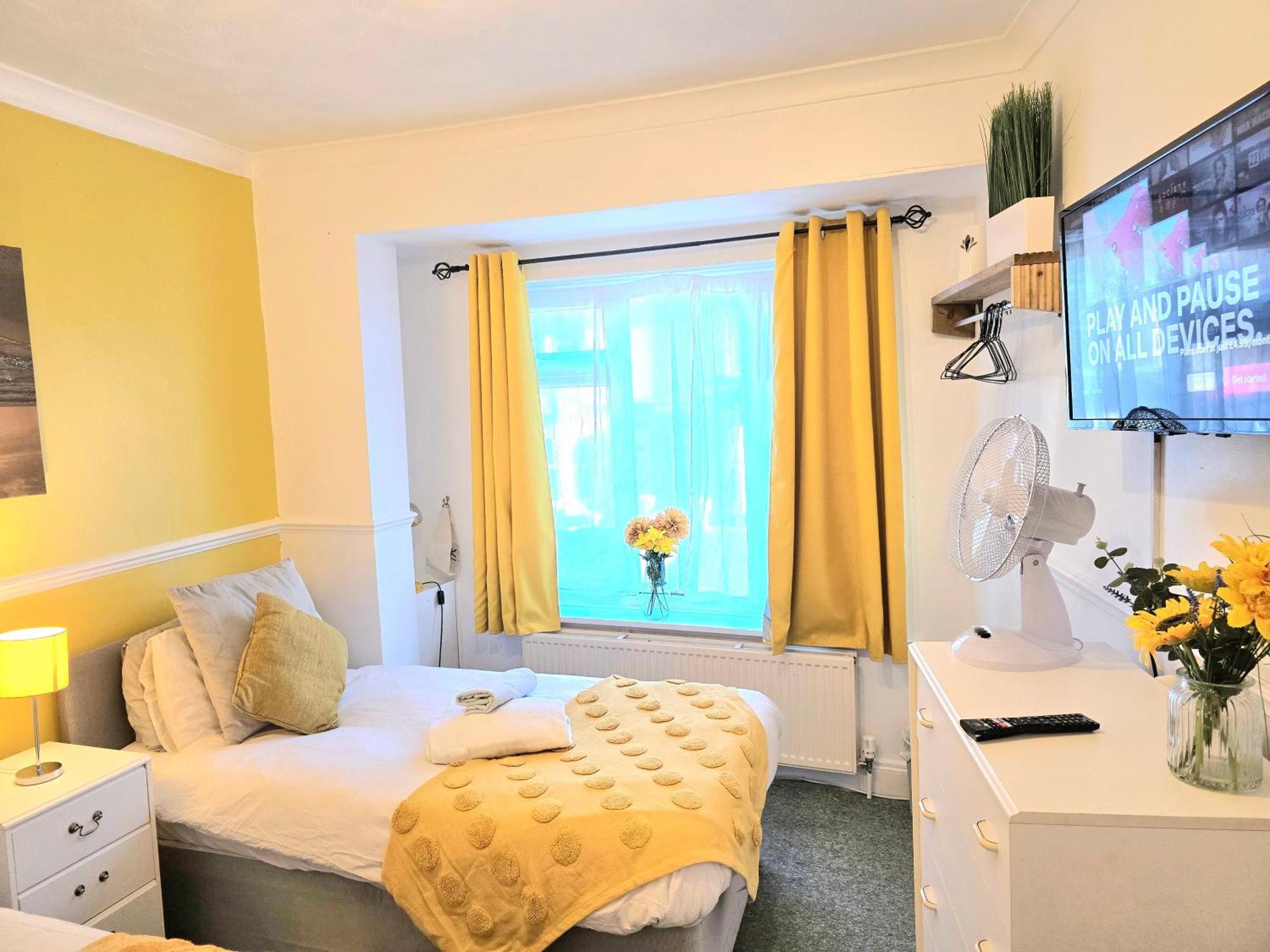 Gillings Villa -Perfect For Long & Short Stays Gillingham  Buitenkant foto