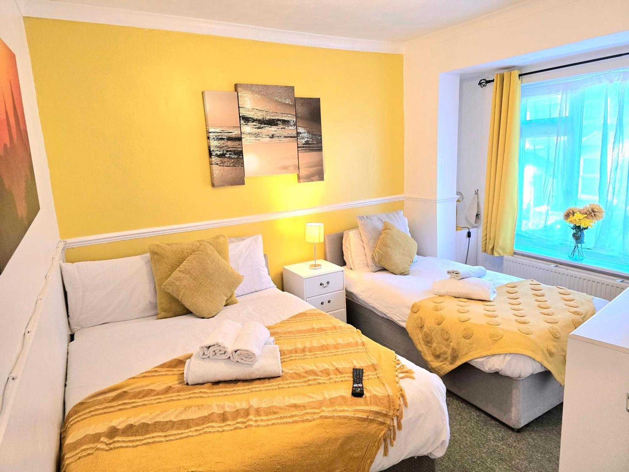 Gillings Villa -Perfect For Long & Short Stays Gillingham  Buitenkant foto