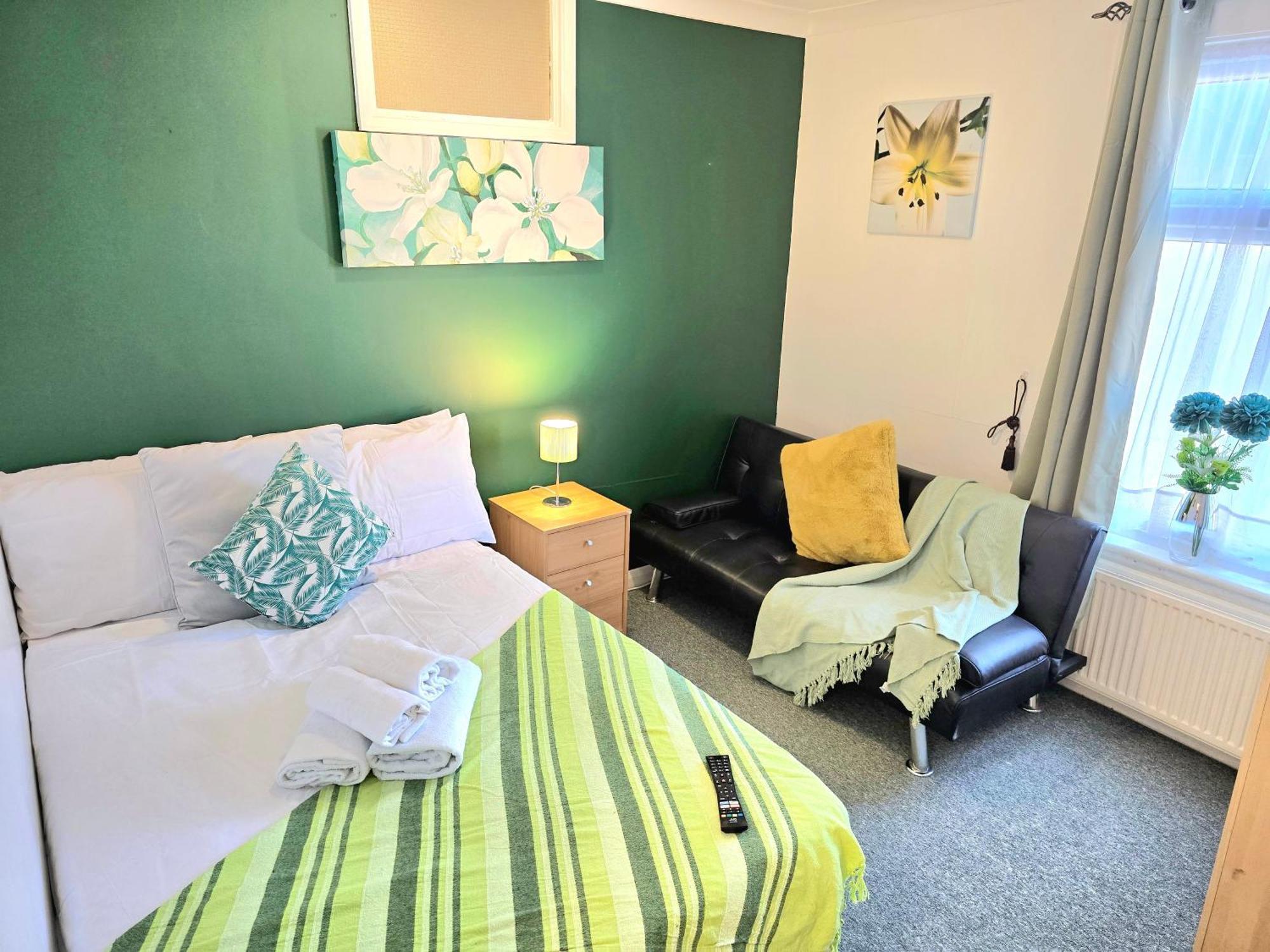 Gillings Villa -Perfect For Long & Short Stays Gillingham  Buitenkant foto