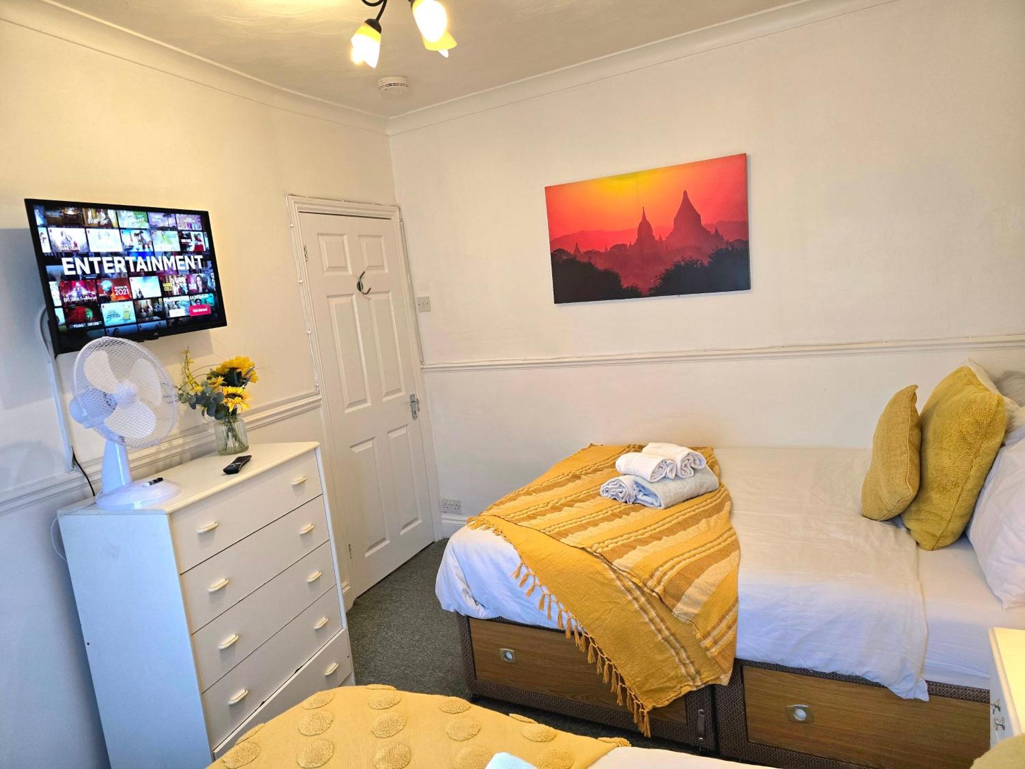 Gillings Villa -Perfect For Long & Short Stays Gillingham  Buitenkant foto